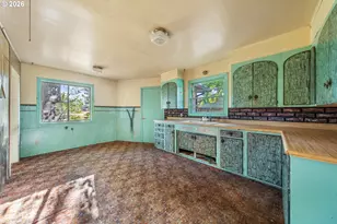 381 SE Gregory Dr, Winston, OR 97496 - Photo 12