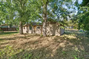 381 SE Gregory Dr, Winston, OR 97496 - Photo 4