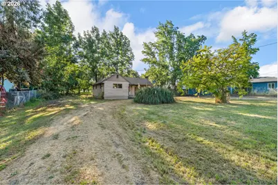 381 SE Gregory Dr, Winston, OR 97496 - Photo 1