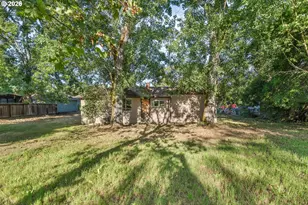 381 SE Gregory Dr, Winston, OR 97496 - Photo 4