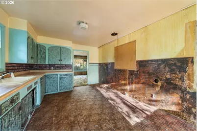 381 SE Gregory Dr, Winston, OR 97496 - Photo 14