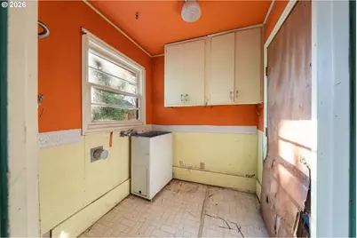 381 SE Gregory Dr, Winston, OR 97496 - Photo 20