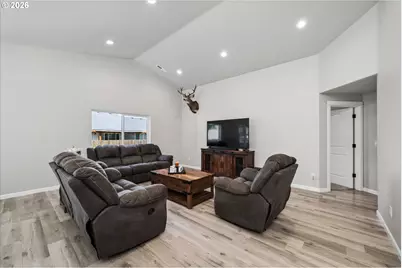 392 Owens Way, Creswell, OR 97426 - Photo 6
