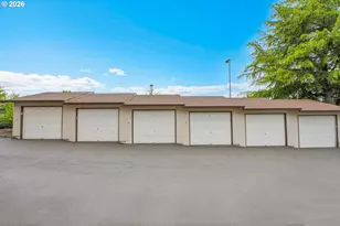 12506 SE Stark St, Portland, OR 97233 - Photo 32