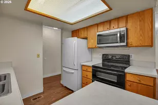 12506 SE Stark St, Portland, OR 97233 - Photo 14