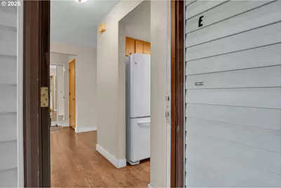 12506 SE Stark St #E, Portland, OR 97233 - Photo 4