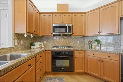 7247 NE Stoneybrook St, Hillsboro, OR 97124 - Photo 18