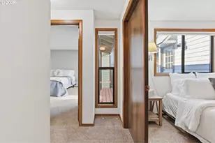 993 Robin Hood Ave, Eugene, OR 97401 - Photo 16