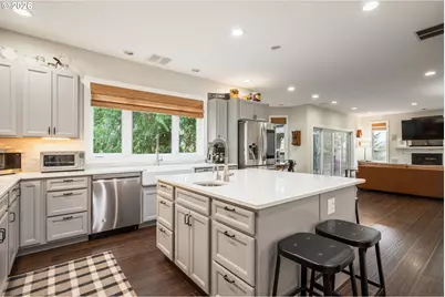 250 W St James Pl, Longview, WA 98632 - Photo 4