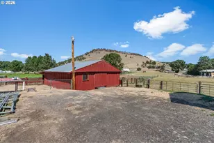 2185 SE Paulina Hwy, Prineville, OR 97754 - Photo 2