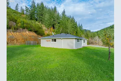 16855 Highway 42, Myrtle Point, OR 97458 - Photo 32