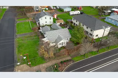 803 Main St, Philomath, OR 97370 - Photo 2