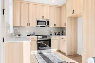 1251 SW Hume Ct, Portland, OR 97219 - Photo 4