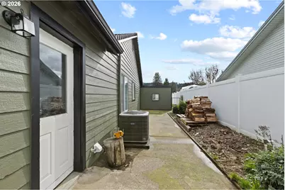 1774 E Fourth Ave, Sutherlin, OR 97479 - Photo 38