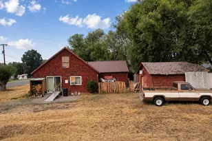 605 SE School St, Enterprise, OR 97828 - Photo 1