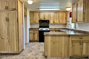 1702 Y Ave, La Grande, OR 97850 - Photo 2