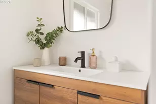 2530 NE Dekum St, Portland, OR 97211 - Photo 12