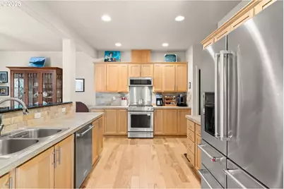 312 NE 105th Ave, Hillsboro, OR 97006 - Photo 4
