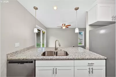 11257 SW Springwood Dr, Portland, OR 97223 - Photo 10