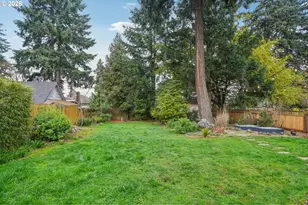 9917 NE Campaign St, Portland, OR 97220 - Photo 24