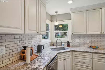 9917 NE Campaign St, Portland, OR 97220 - Photo 10