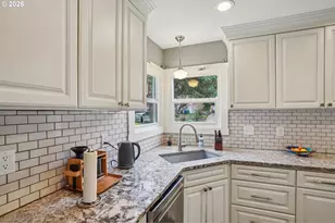 9917 NE Campaign St, Portland, OR 97220 - Photo 10