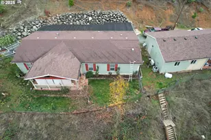 1320 Shoestring Rd, Riddle, OR 97469 - Photo 4