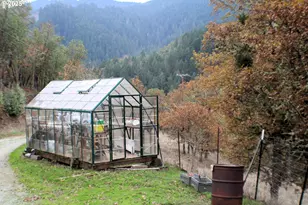 1320 Shoestring Rd, Riddle, OR 97469 - Photo 30