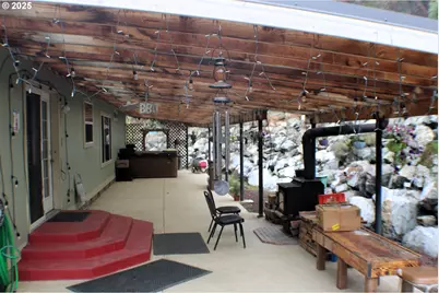 1320 Shoestring Rd, Riddle, OR 97469 - Photo 24