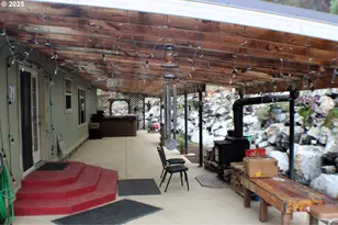 1320 Shoestring Rd, Riddle, OR 97469 - Photo 24