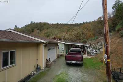 1320 Shoestring Rd, Riddle, OR 97469 - Photo 20