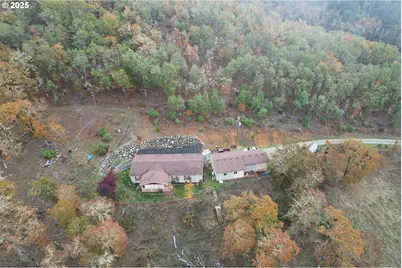 1320 Shoestring Rd, Riddle, OR 97469 - Photo 32