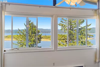 290 N 3rd Ct #15, Coos Bay, OR 97420 - Photo 34