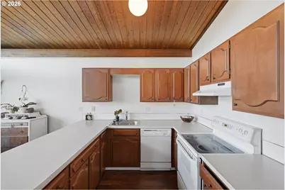 290 N 3rd Ct #15, Coos Bay, OR 97420 - Photo 20