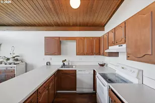290 N 3rd Ct, Coos Bay, OR 97420 - Photo 20
