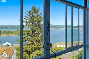 290 N 3rd Ct, Coos Bay, OR 97420 - Photo 36
