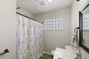 1313 Bayview St, North Bend, OR 97459 - Photo 18