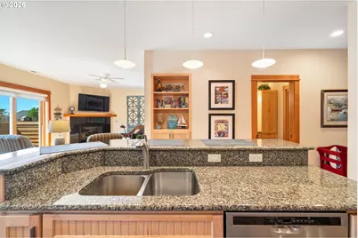 123 S Hemlock St #203, Cannon Beach, OR 97110 - Photo 12