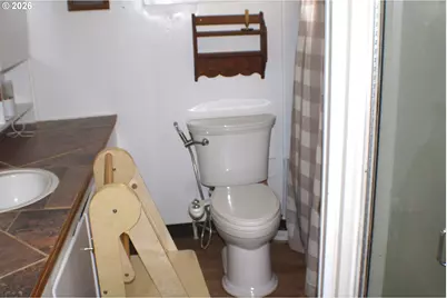 226 NW 2nd Ave, Myrtle Creek, OR 97457 - Photo 8