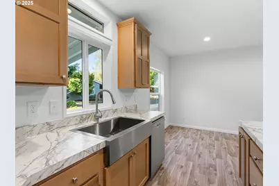 12904 SE Ramona St, Portland, OR 97236 - Photo 8