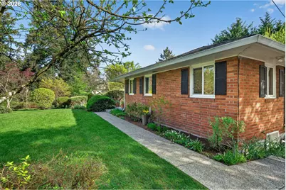 1620 SW Maplecrest Dr, Portland, OR 97219 - Photo 4