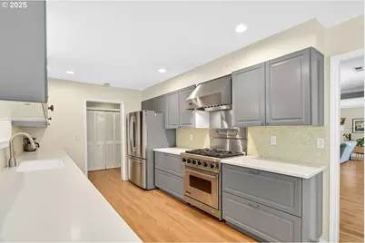 1620 SW Maplecrest Dr, Portland, OR 97219 - Photo 20