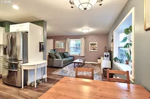 390 W Arlington St, Gladstone, OR 97027 - Photo 10