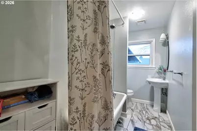 390 W Arlington St, Gladstone, OR 97027 - Photo 20