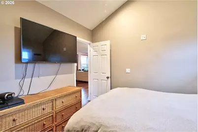 390 W Arlington St, Gladstone, OR 97027 - Photo 16