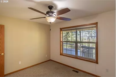 1049 W Copper Ct, Roseburg, OR 97471 - Photo 36