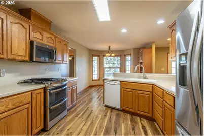 1049 W Copper Ct, Roseburg, OR 97471 - Photo 14