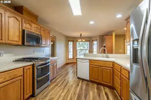 1049 W Copper Ct, Roseburg, OR 97471 - Photo 14