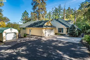 1049 W Copper Ct, Roseburg, OR 97471 - Photo 1
