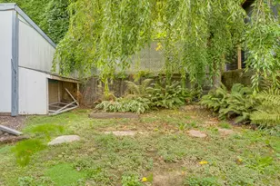696 SW Livingston Pl, Troutdale, OR 97060 - Photo 42